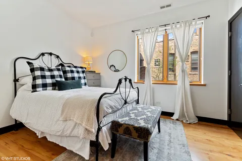 $3,750 | 1842 North Damen Avenue, Unit 2N, Chicago, IL 60647