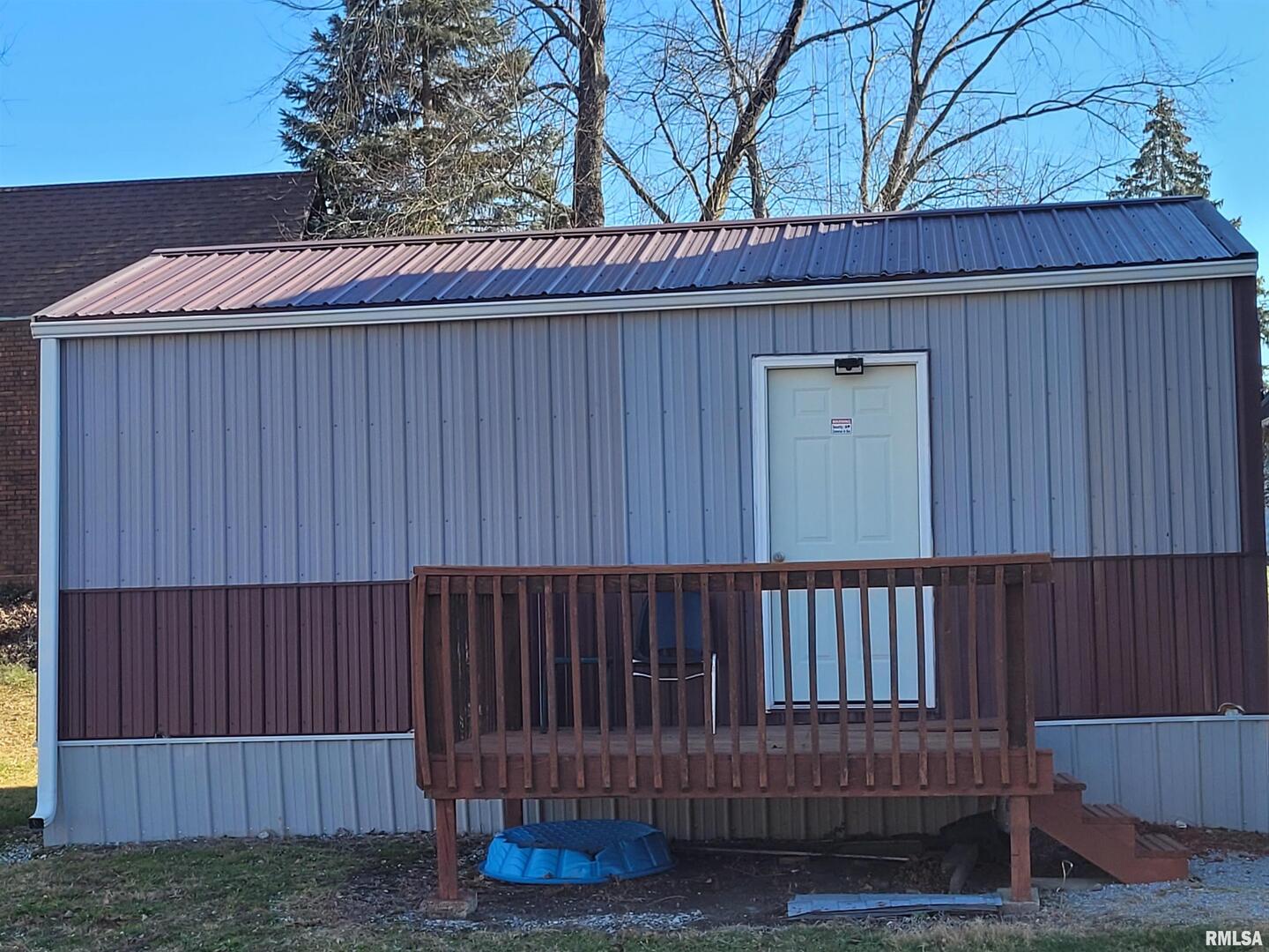 200 North 12th Street, Unit 206N Mount Vernon, IL 62864 - Photo 8 of 8 a view of a backyard with a small cabin