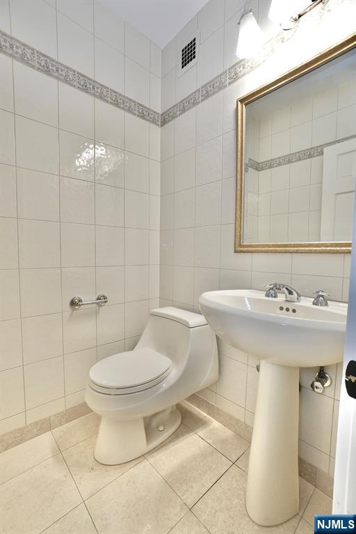 5 Horizon Road, Unit 203 Fort Lee, NJ 07024 - Photo 10 of 27 a bathroom with a sink toilet and shower