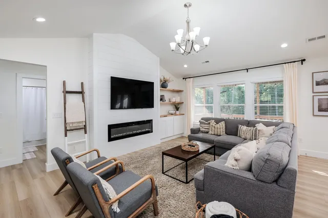 $449,900 | 202 Eastberrys Creek Road, Duncan, SC 29334