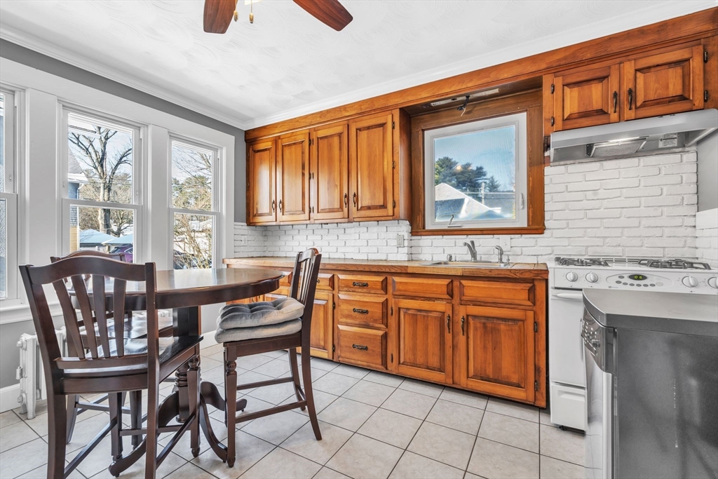 68 Somerset Street Springfield, MA 01108 - Photo 4 of 29 Gallery Image 4