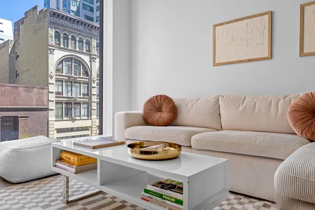 a black and white photo of a book shelf