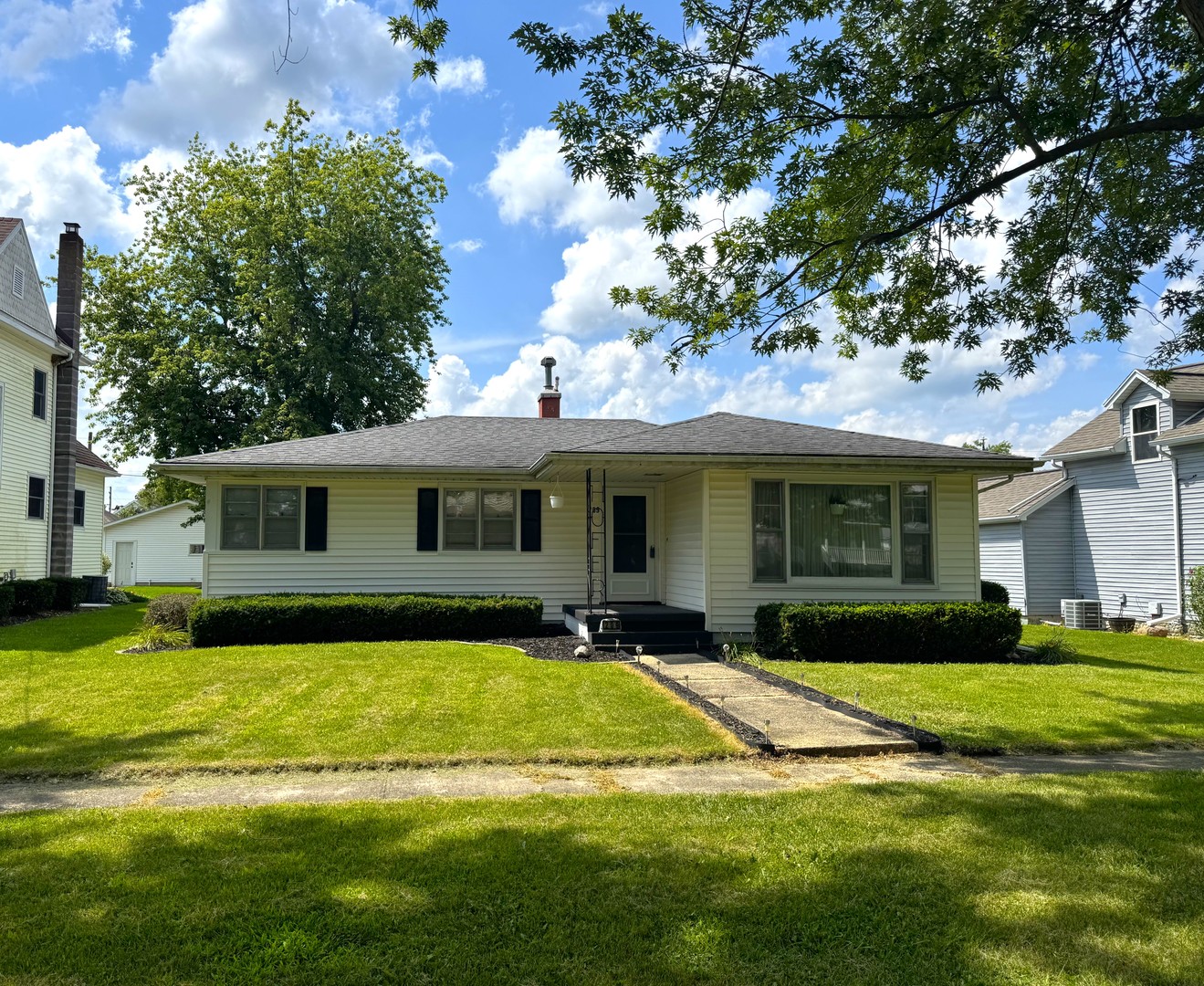 209 South Oak Street Buckley, IL 60918 - Photo 1 of 1 a view of a house with a yard