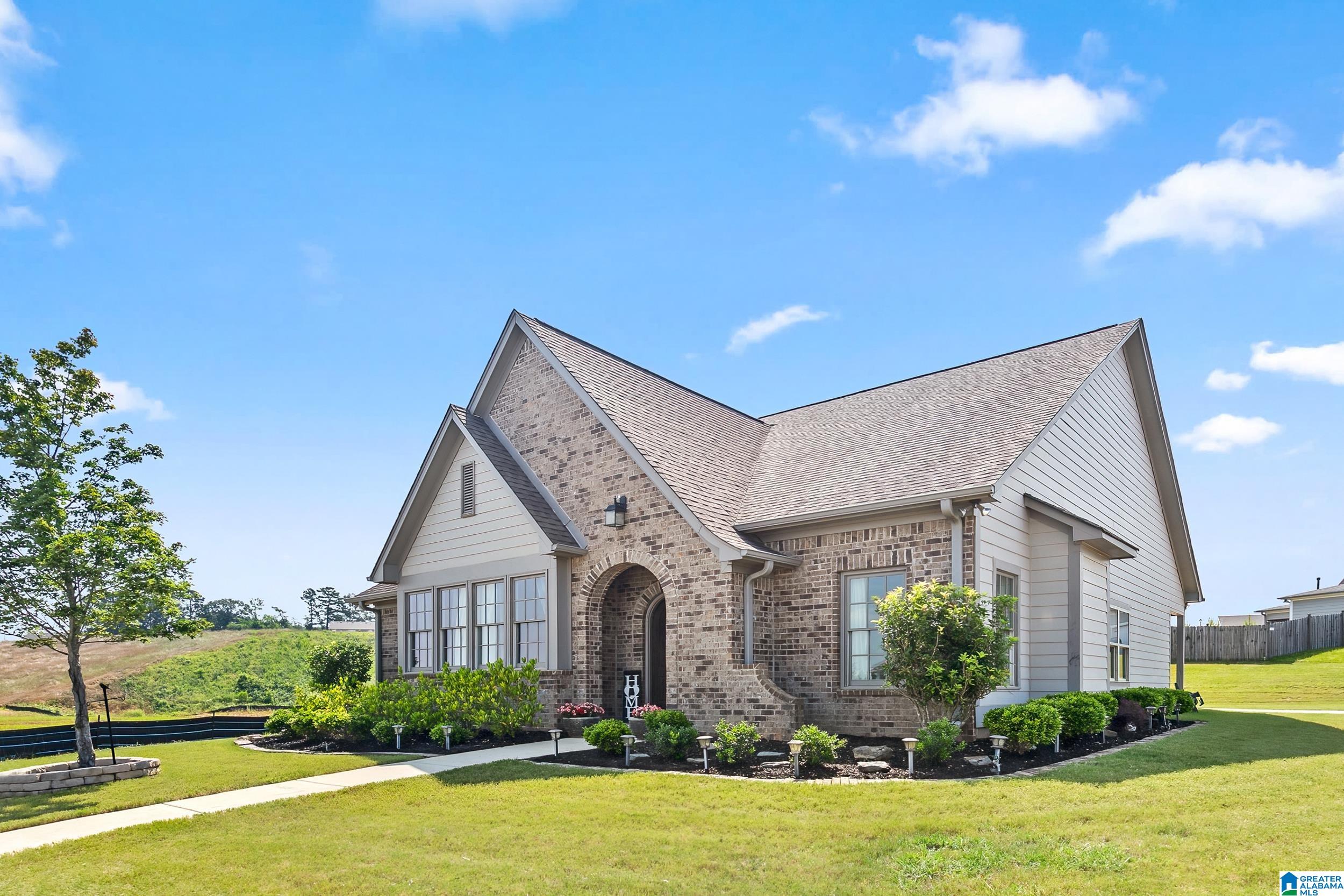 5266 Meadow Ridge Trail Bessemer, AL 35022 - Photo 2 of 30
