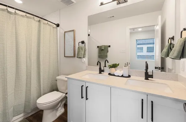 $2,775 | 1782 North Peach Creek Drive, Unit B, Dayton, TX 77535