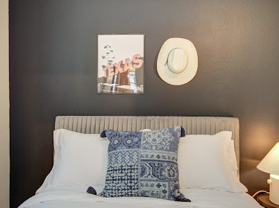 4510 Maxie Street, Unit B Houston, TX 77007 - Photo 13 of 39 a picture of a couches in a living room