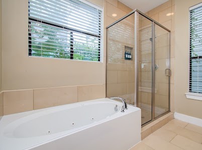 4510 Maxie Street, Unit B Houston, TX 77007 - Photo 17 of 39 a bathroom with a bathtub and shower