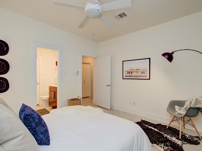 4510 Maxie Street, Unit B Houston, TX 77007 - Photo 32 of 39 a bedroom with a bed and a chandelier