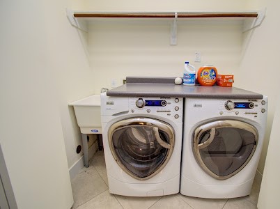 4510 Maxie Street, Unit B Houston, TX 77007 - Photo 36 of 39 a utility room with dryer and washer