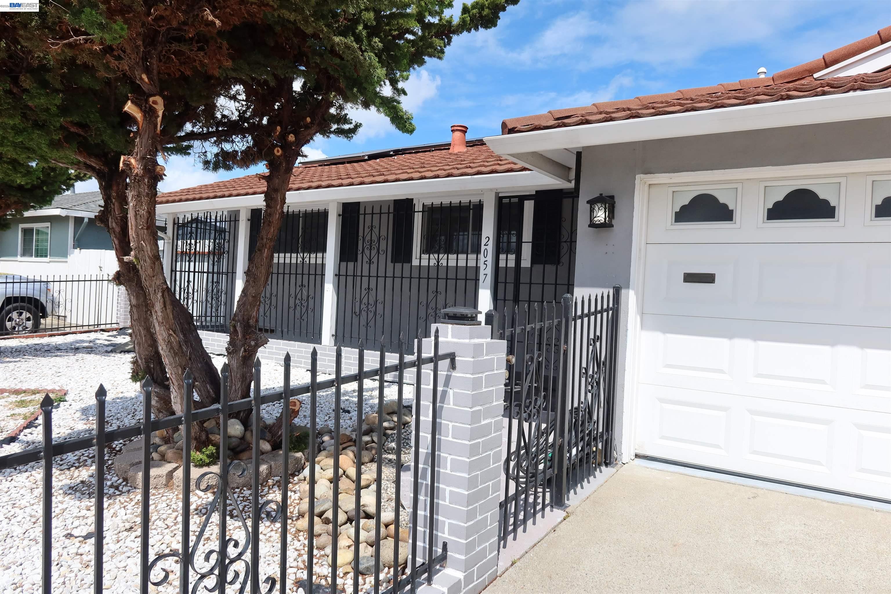 2057 Rosedale Drive San Pablo, CA 94806 - Photo 3 of 33