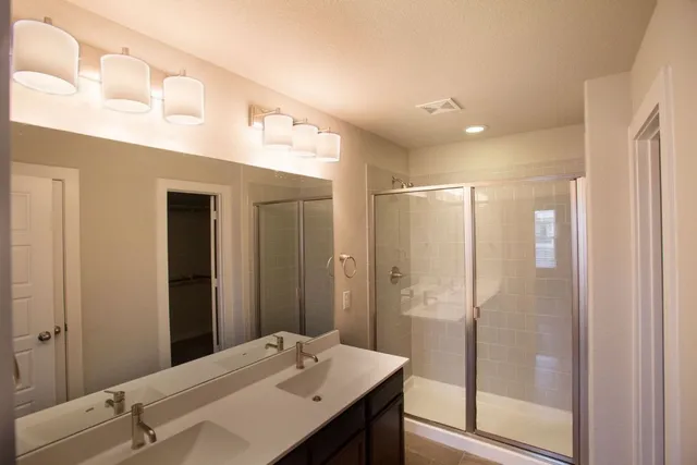 $1,695 | 125 Lakeview Court, Kyle, TX 78640