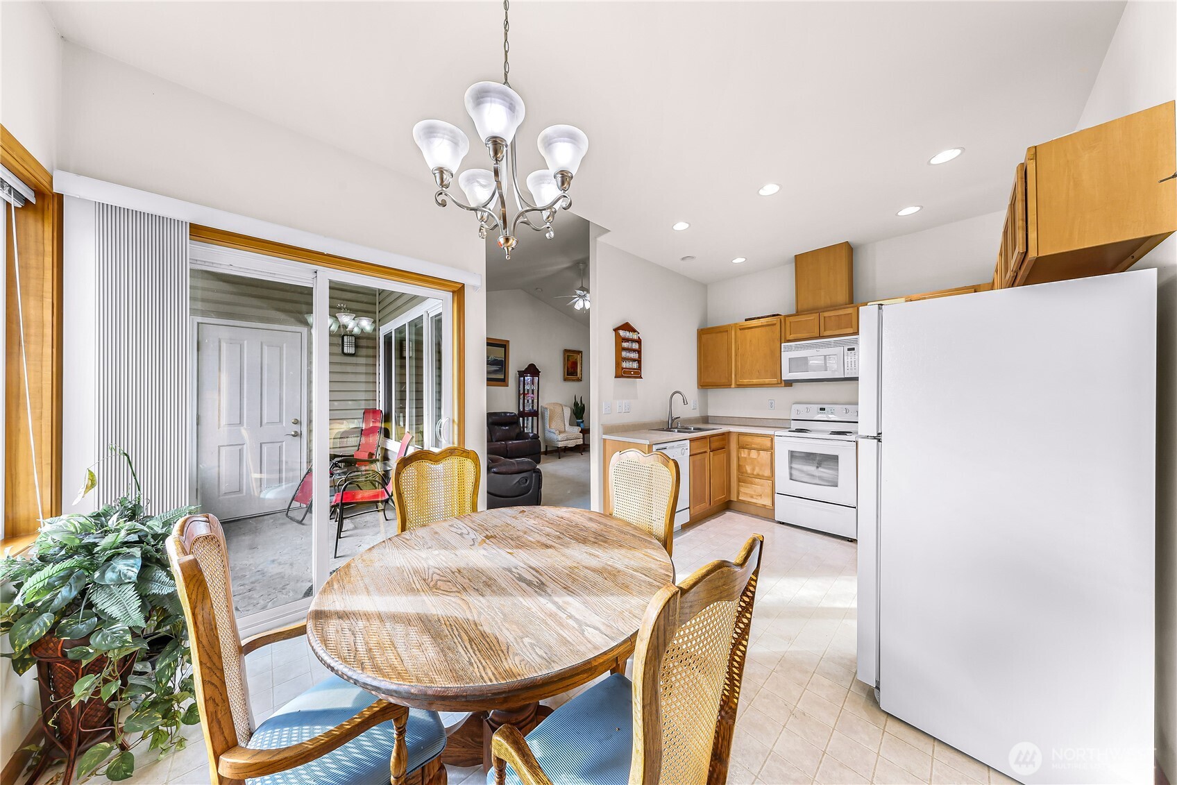 1305 Boon Street, Unit 213 Sumas, WA 98295 - Photo 3 of 30