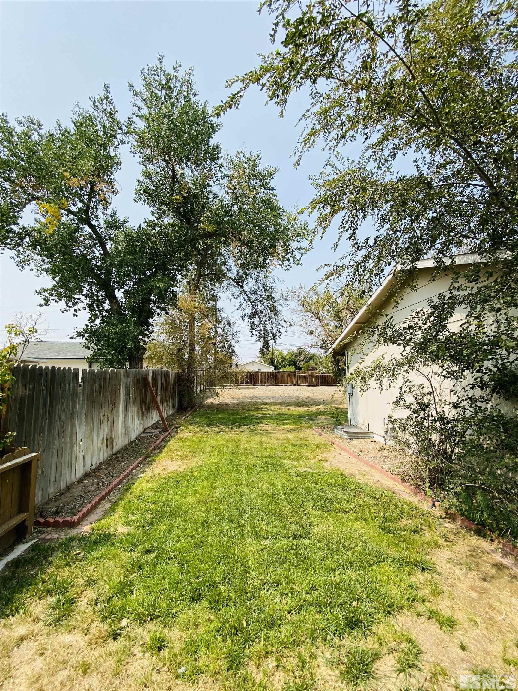 350 Curry Drive Fernley, NV 89408 - Photo 5 of 35 Photo 5