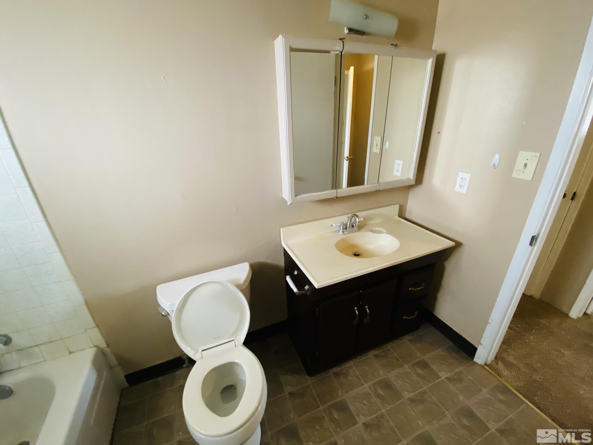 350 Curry Drive Fernley, NV 89408 - Photo 10 of 35 Photo 10