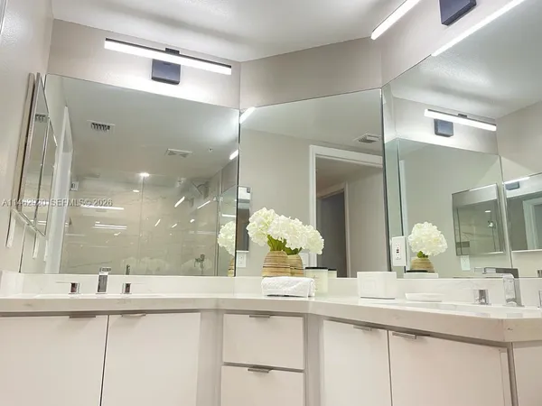 $4,800 | 2069 South Ocean Drive, Unit TH12, Hallandale Beach, FL 33009