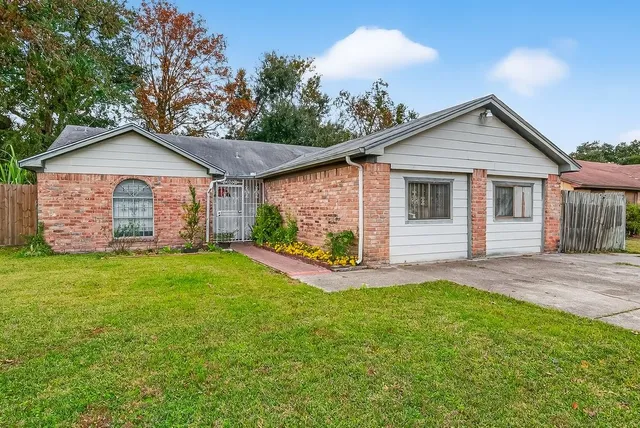 a view of a backyard with a garden and plants
