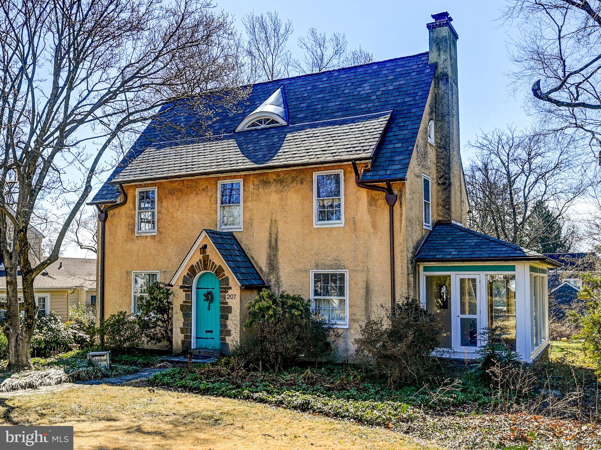 207 Cedarcroft Road Baltimore, MD 21212 - Photo 1 of 50 a front view of a house with garden