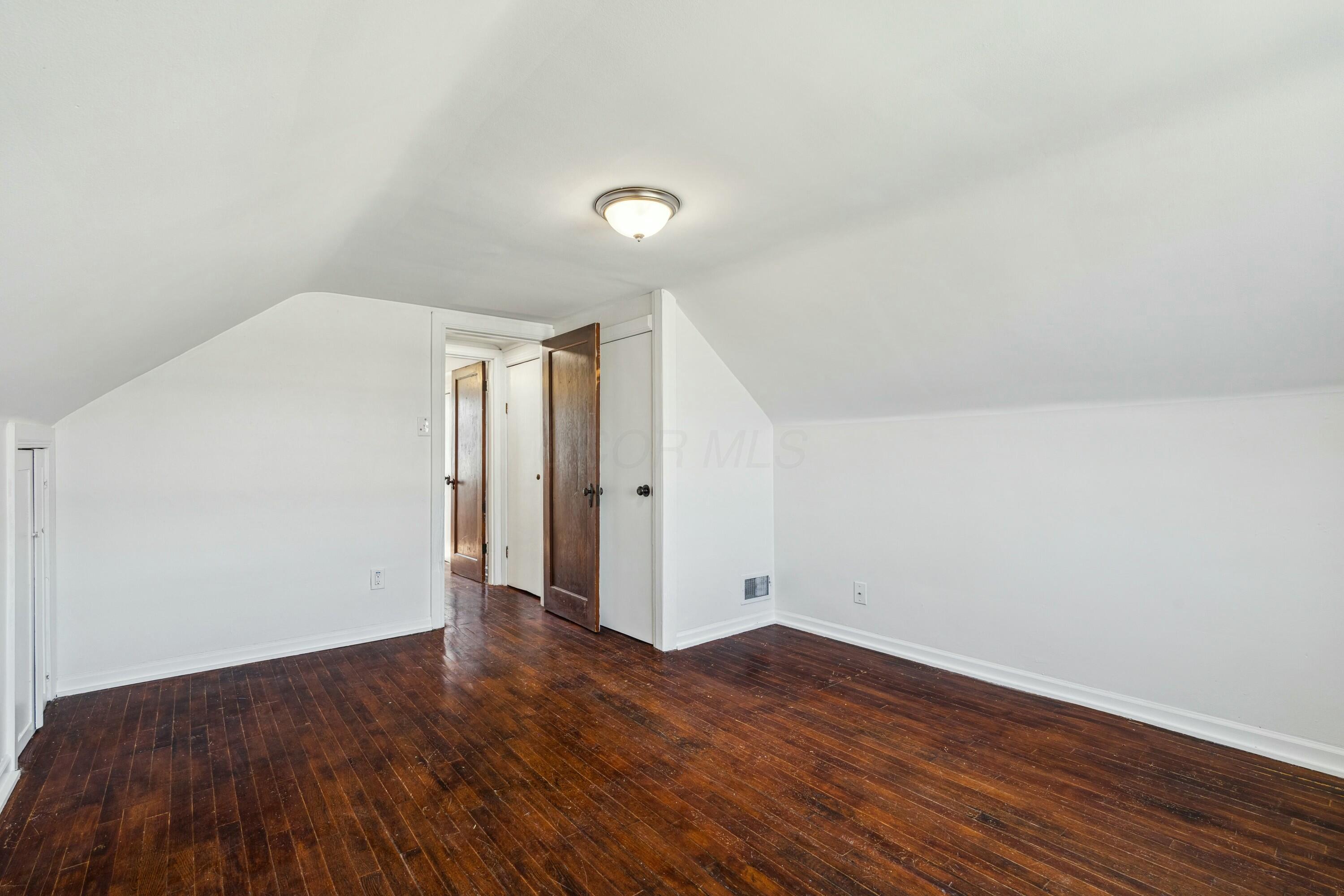 917 Kinnear Road Columbus, OH 43212 - Photo 25 of 34 Bedroom 3