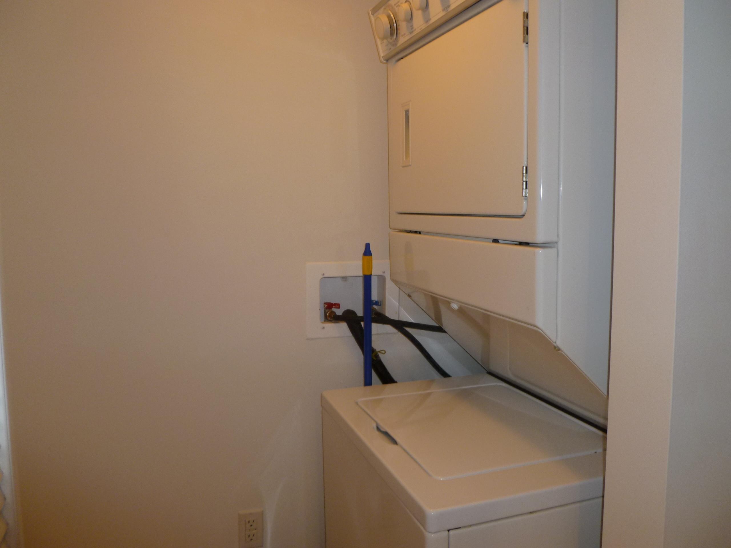 99 Southeast Mizner Boulevard, Unit 835 Boca Raton, FL 33432 - Photo 25 of 37 Washer and Dryer
