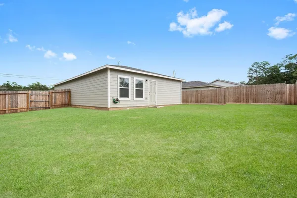 a view of a house with a backyard