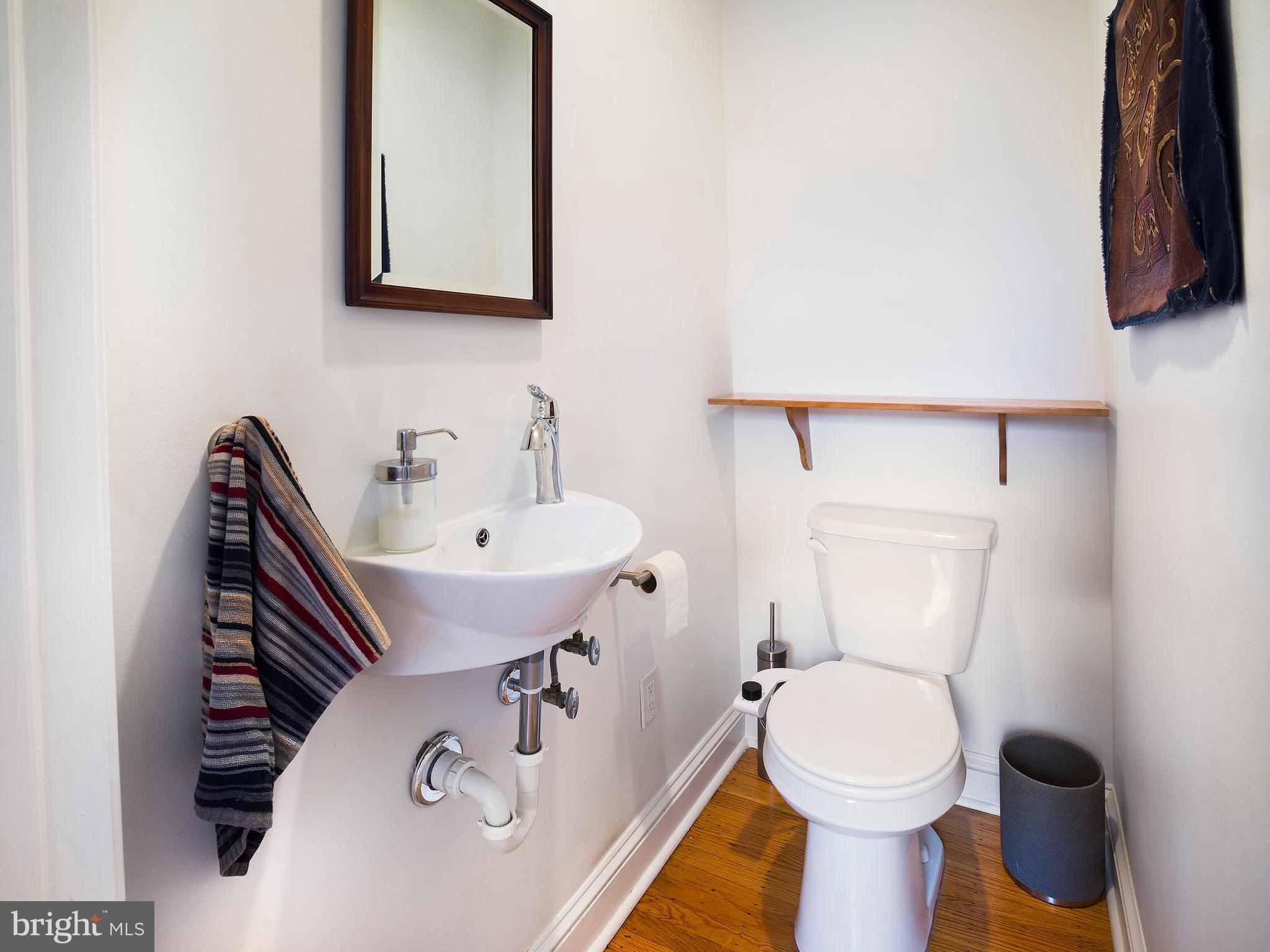 607 Greythorne Road Wynnewood, PA 19096 - Photo 14 of 26 Powder Room