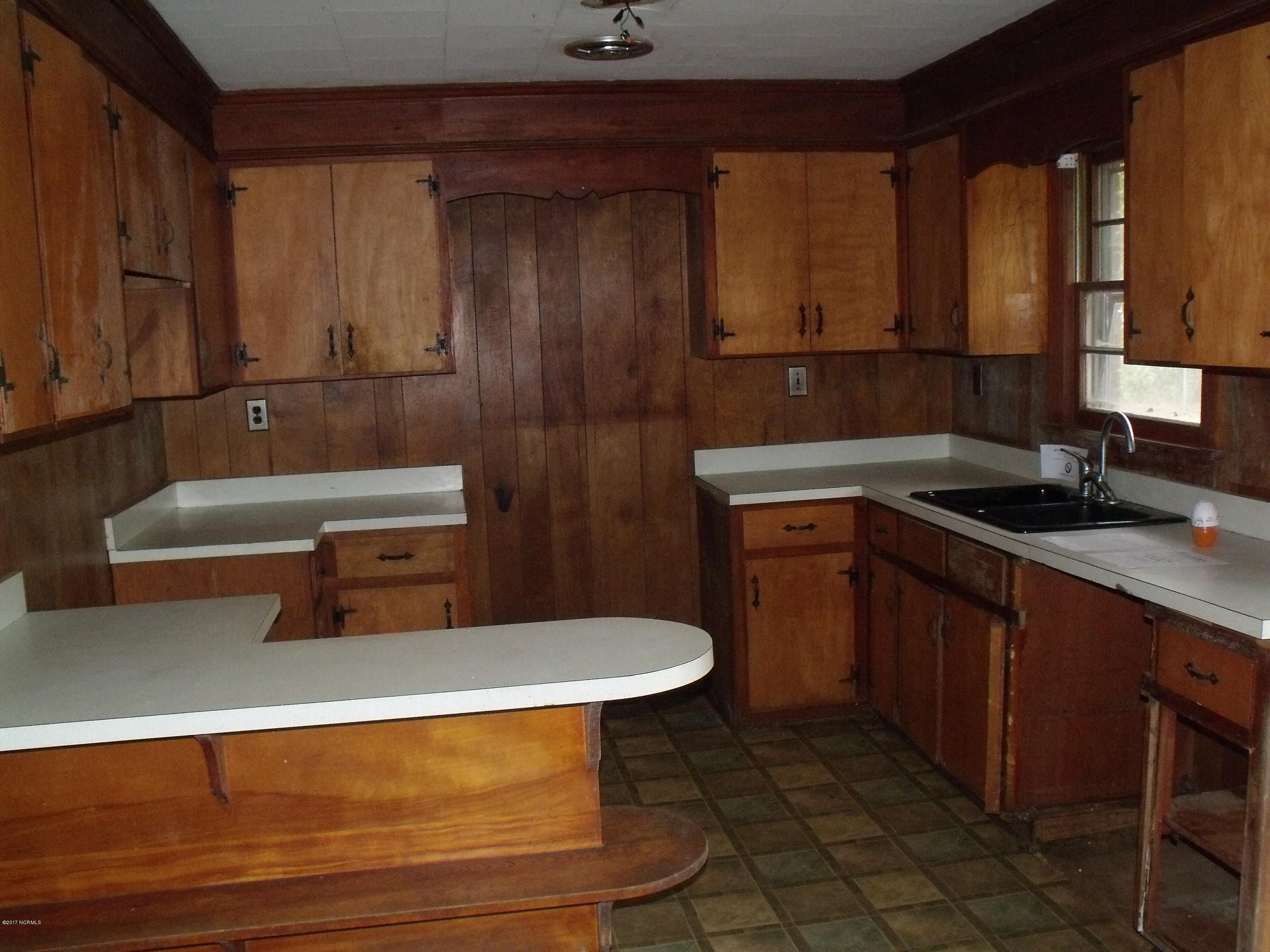 19 KITCHEN