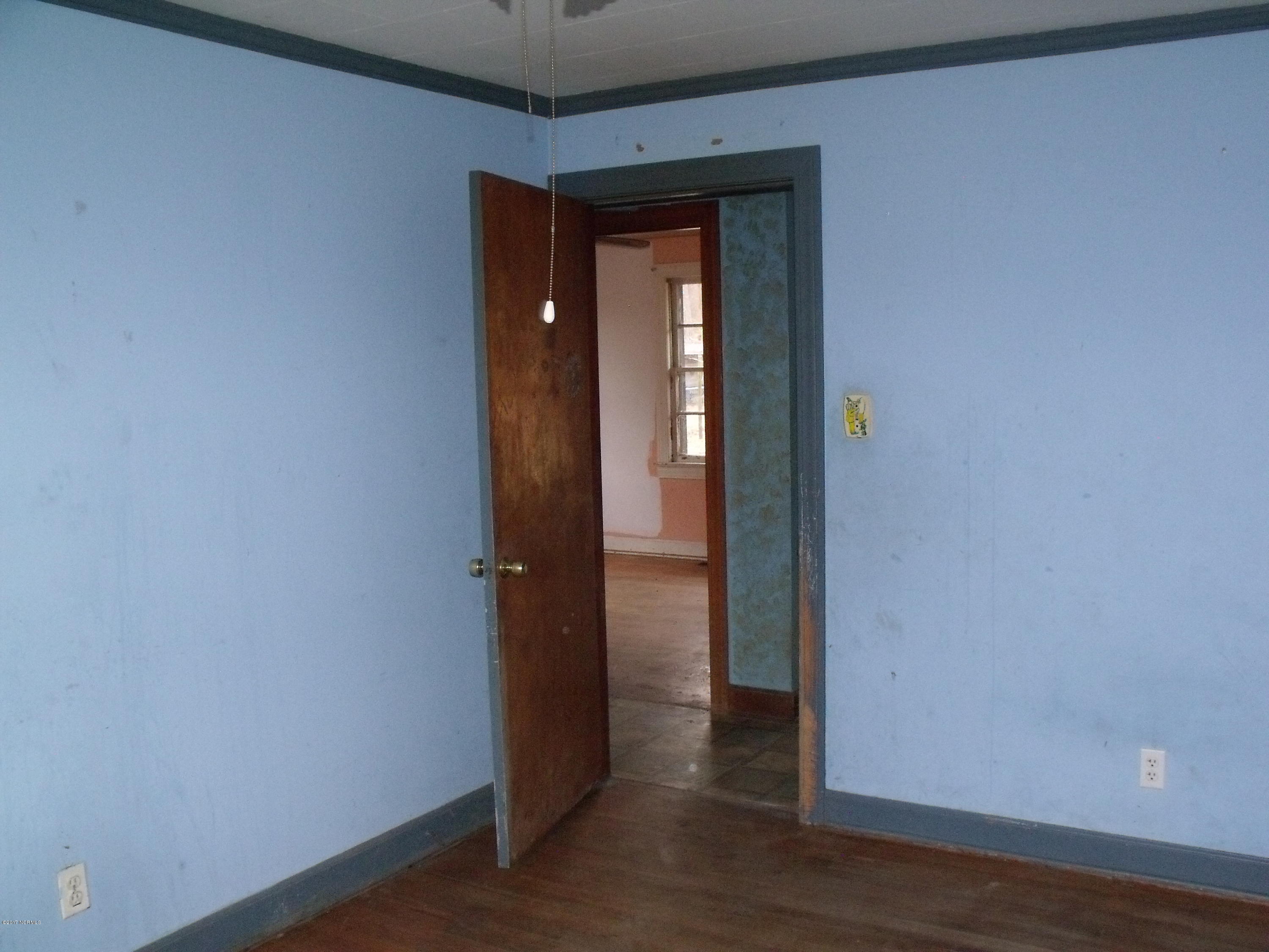 924 Pitt Road Rocky Mount, NC 27801 - Photo 8 of 13 31 BED 1