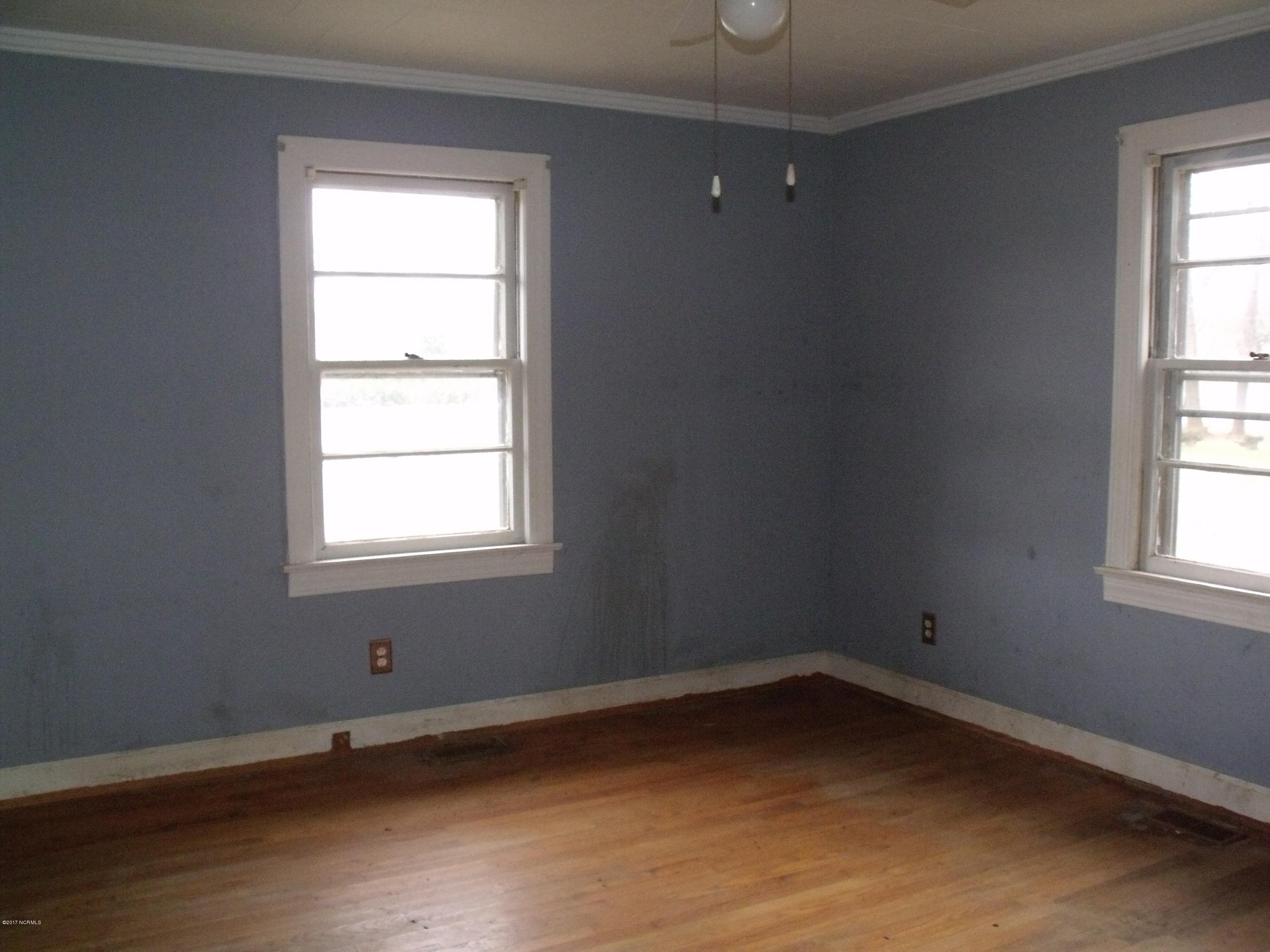 924 Pitt Road Rocky Mount, NC 27801 - Photo 9 of 13 32 BED 2