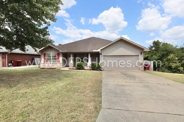 $2,050 | 306 Gauntlet Drive, Crestview, FL 32539