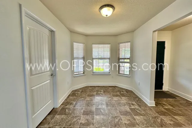 $2,050 | 306 Gauntlet Drive, Crestview, FL 32539