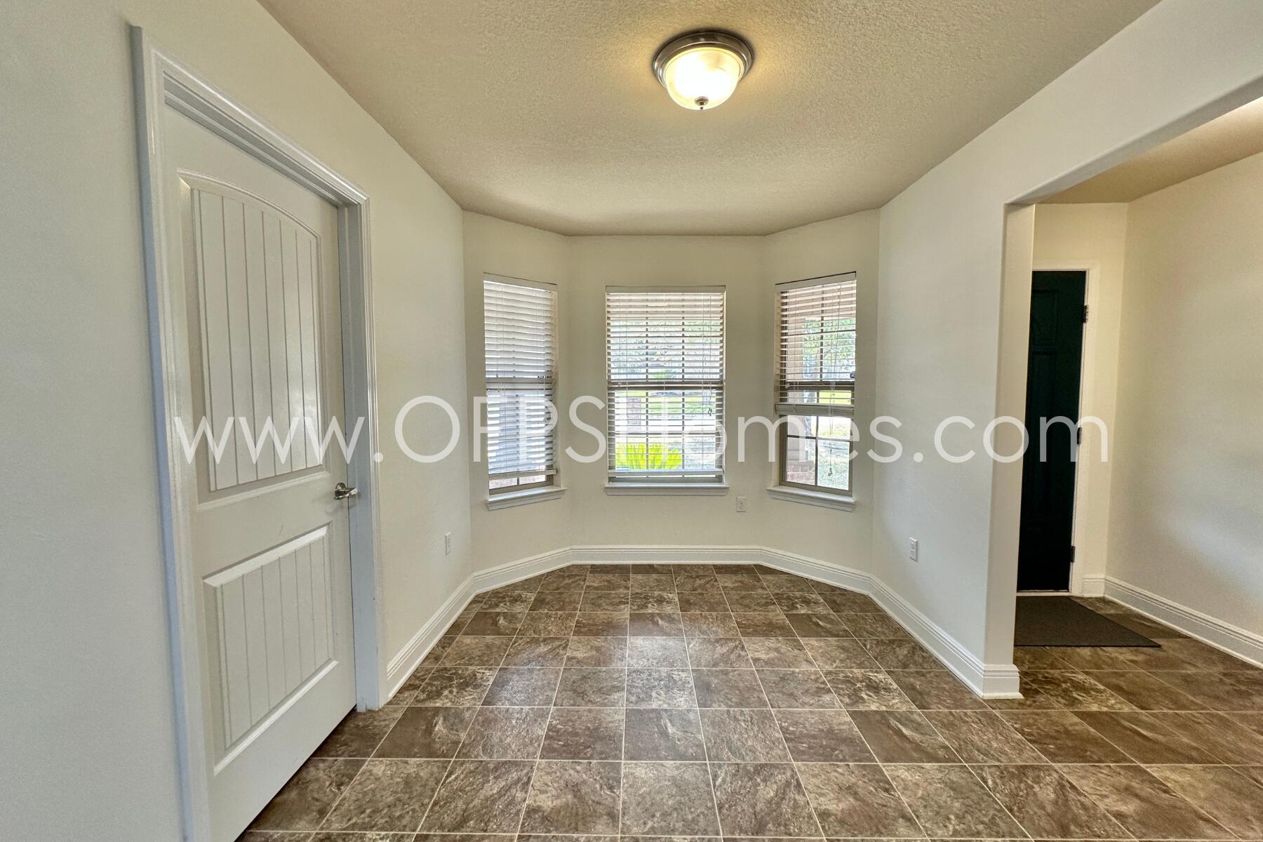 306 Gauntlet Drive Crestview, FL 32539 - Photo 3 of 23 3