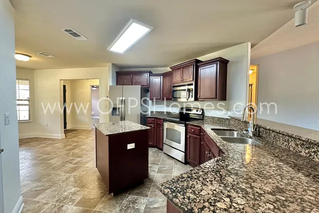 $2,050 | 306 Gauntlet Drive, Crestview, FL 32539