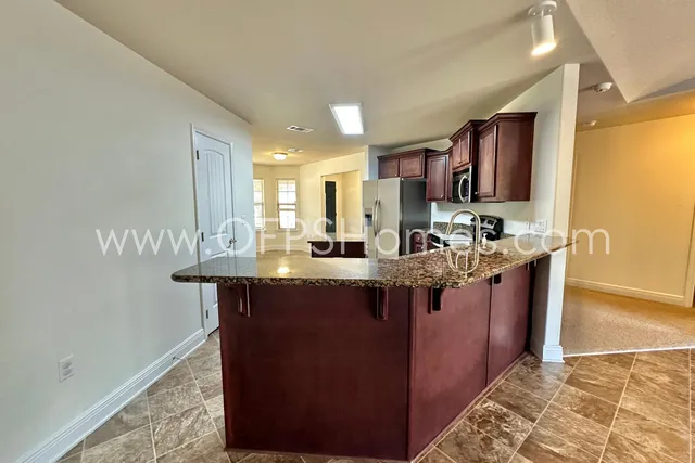 $2,050 | 306 Gauntlet Drive, Crestview, FL 32539