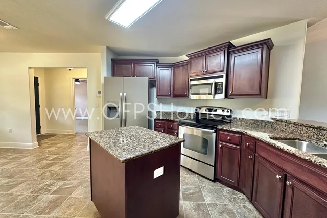 $2,050 | 306 Gauntlet Drive, Crestview, FL 32539