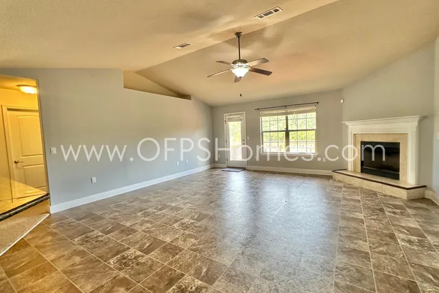 $2,050 | 306 Gauntlet Drive, Crestview, FL 32539