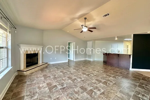 $2,050 | 306 Gauntlet Drive, Crestview, FL 32539