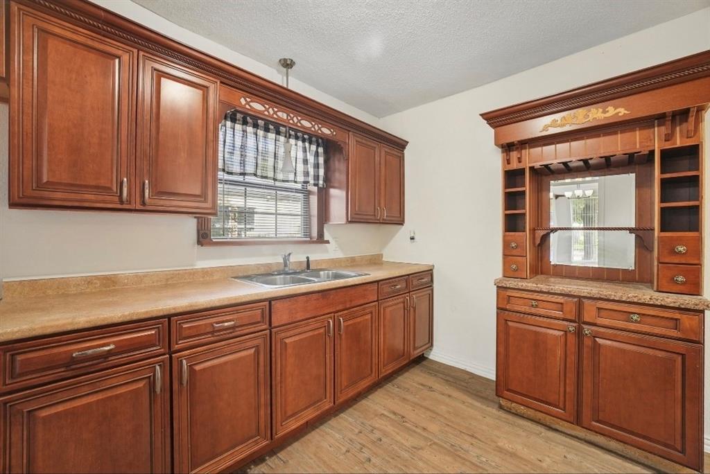 2725 Aster Street Dallas, TX 75211 - Photo 9 of 25