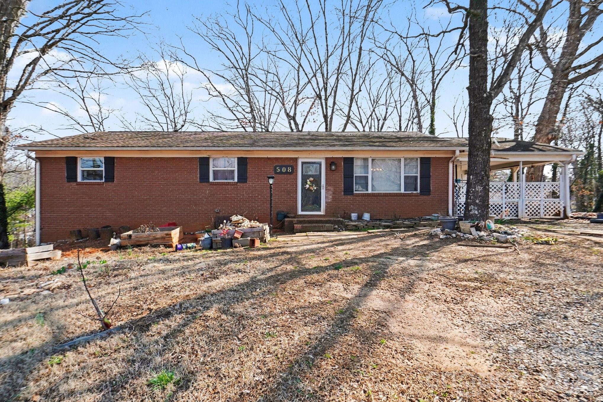 508 Pineywood Road Thomasville, NC 27360 - Photo 1 of 20
