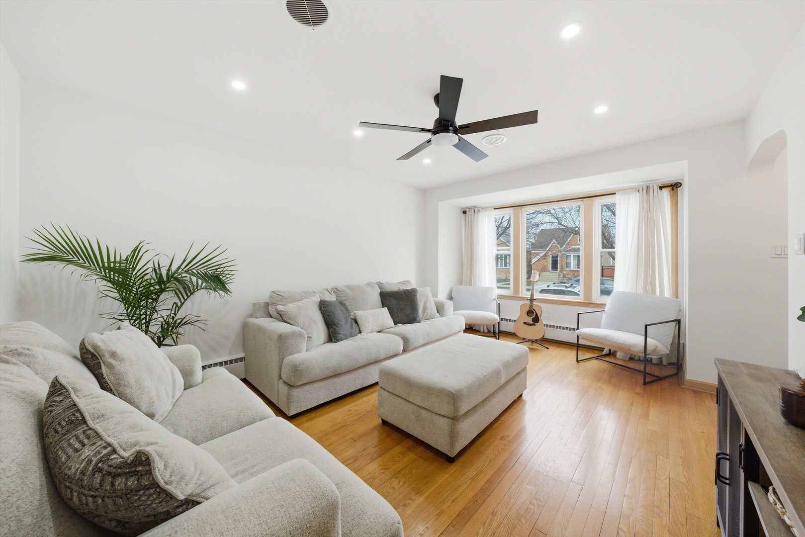 5748 South Kenneth Avenue Chicago, IL 60629 - Photo 2 of 13