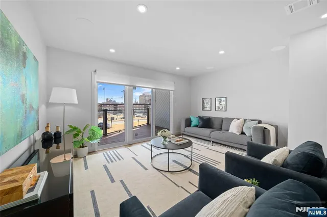 $479,000 | 1110 River Road, Unit 102, Edgewater, NJ 07020