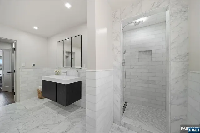 $479,000 | 1110 River Road, Unit 102, Edgewater, NJ 07020