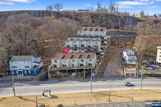 $479,000 | 1110 River Road, Unit 102, Edgewater, NJ 07020