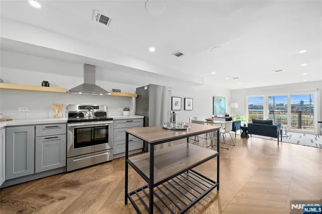 $479,000 | 1110 River Road, Unit 102, Edgewater, NJ 07020