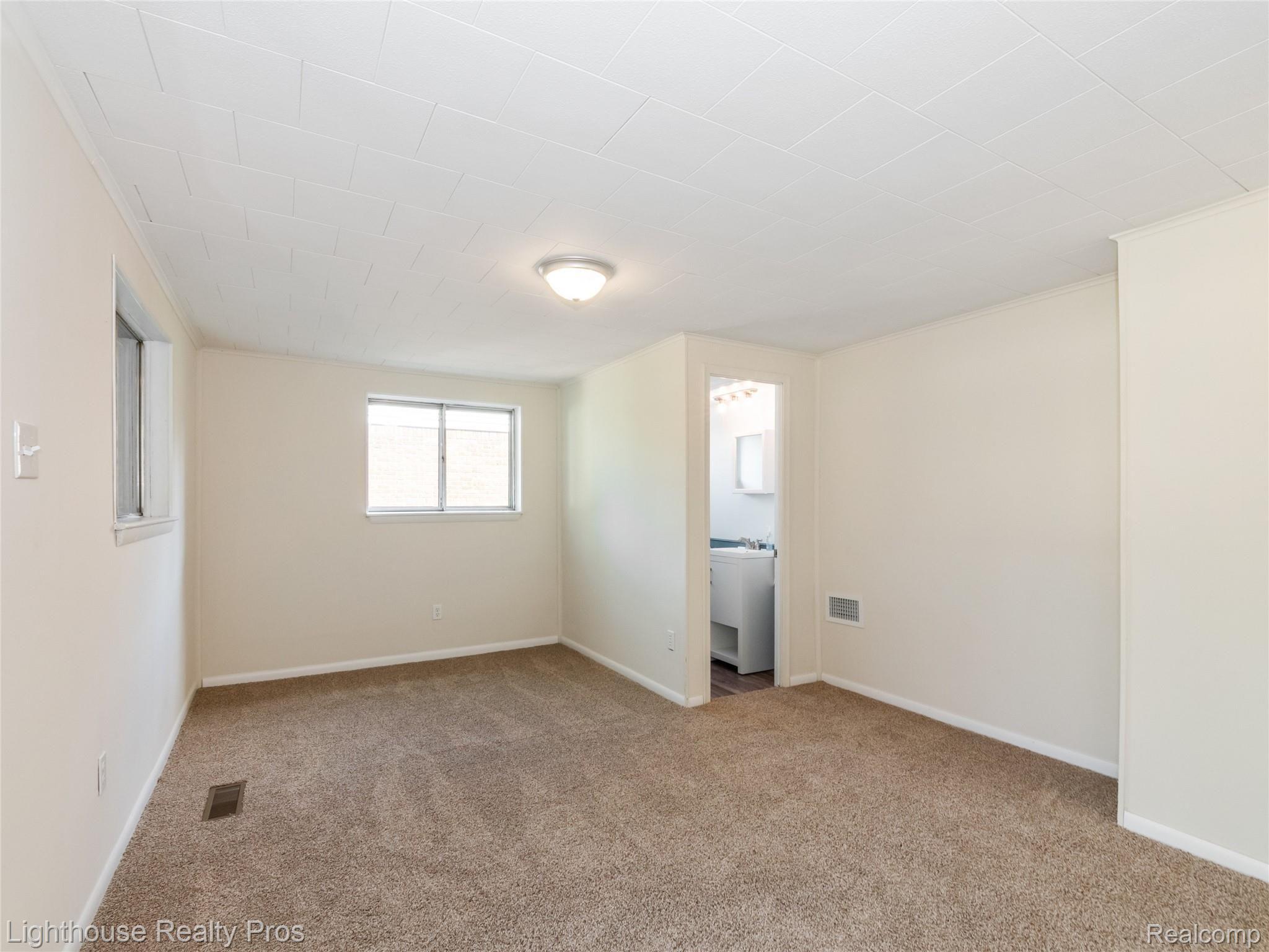 35019 Rutherford Street Clinton Township, MI 48035 - Photo 10 of 28 10.jpg