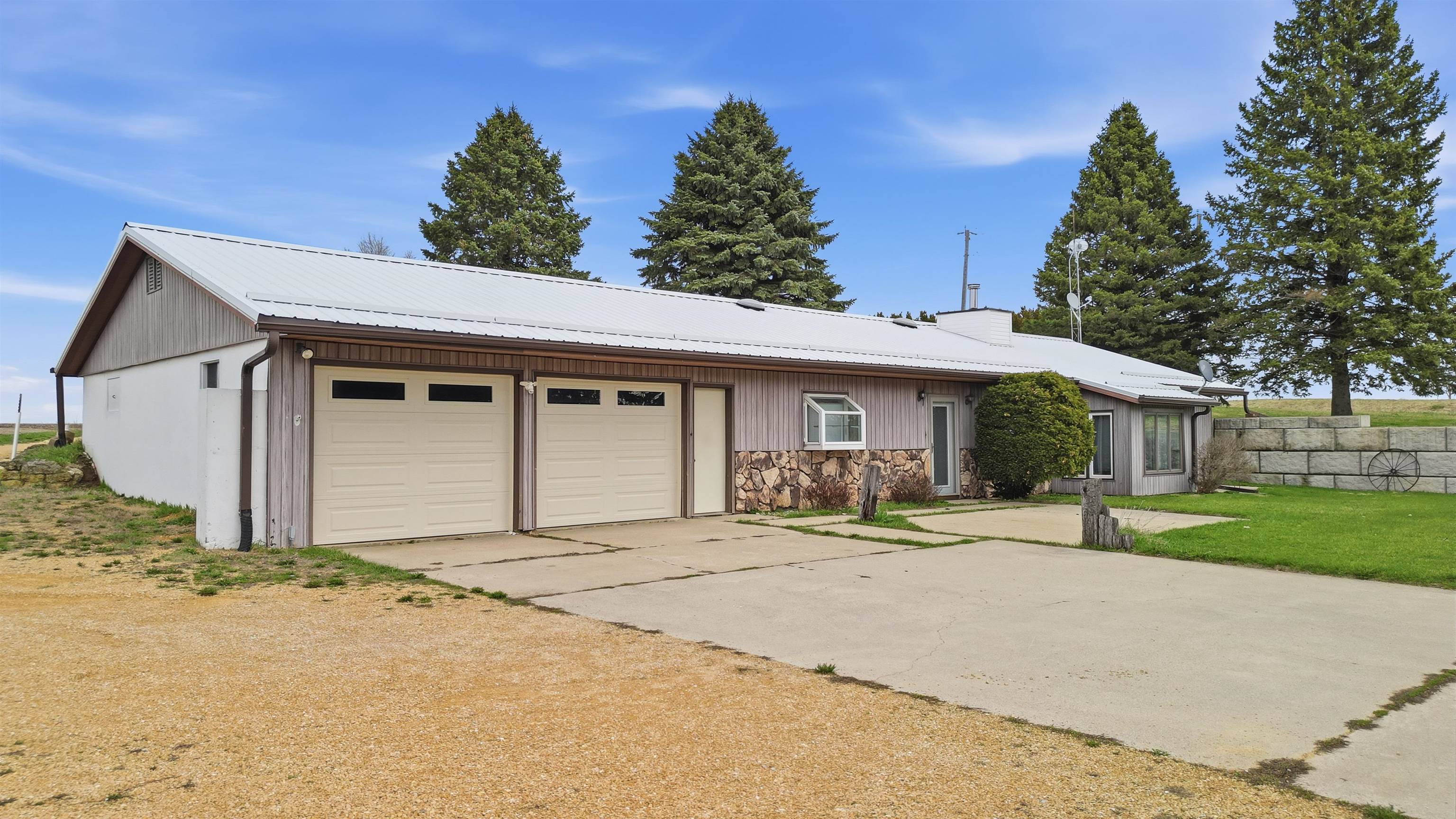 2870 South Wagon Road Polo, IL 61064 - Photo 3 of 30