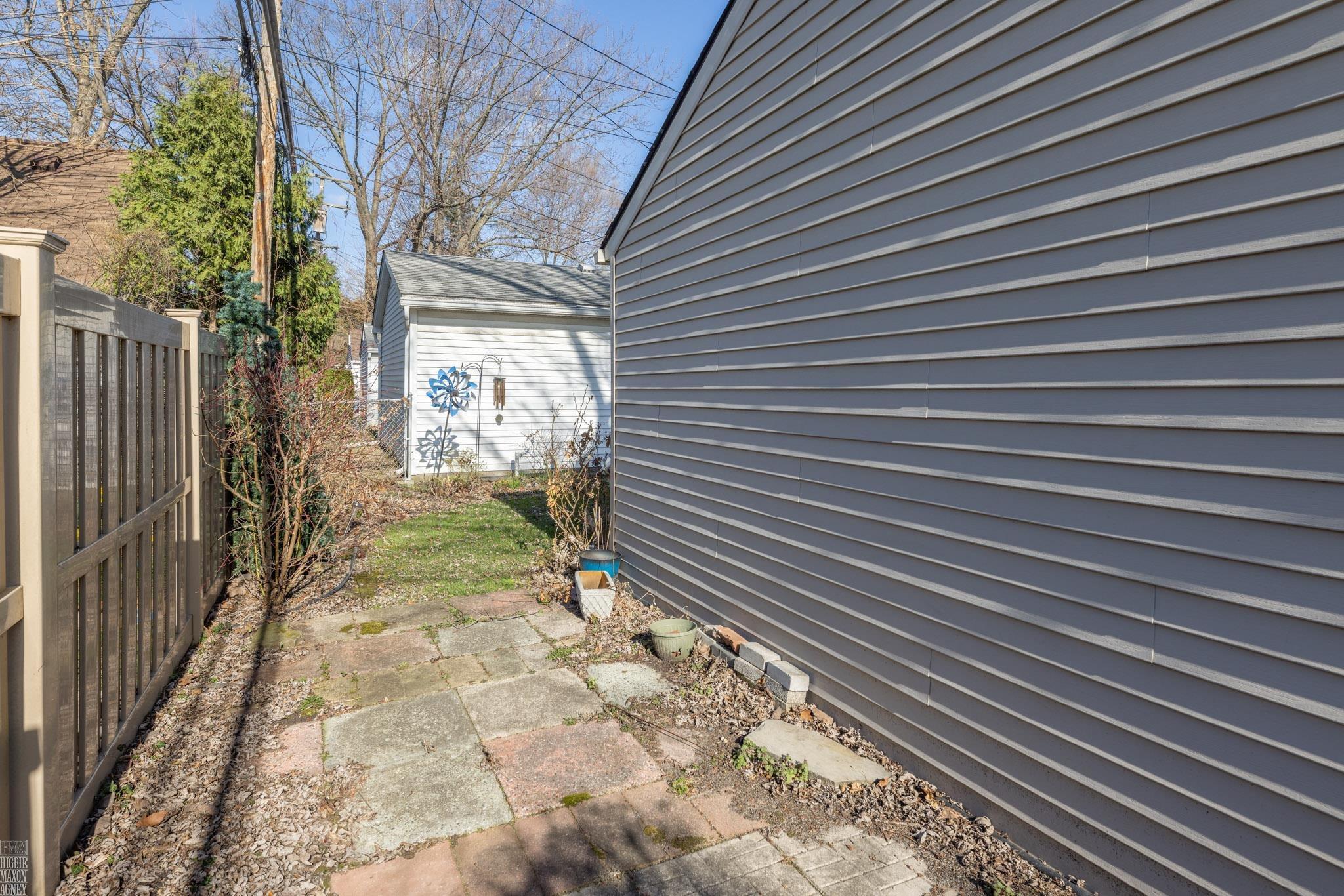 2057 Hawthorne Road Grosse Pointe, MI 48236 - Photo 39 of 43 50171177-5b626ae7-d895-42b2-b860-9897c80f684c.JPG