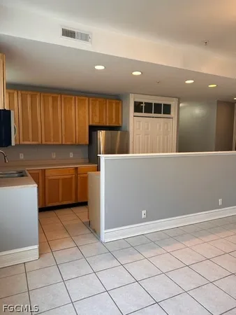 $1,425 | 2310 First Street, Unit 402, Fort Myers, FL 33901