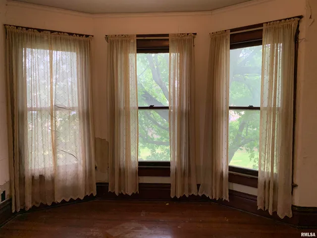 $58,000 | 545 Bainbridge Street, Barry, IL 62312