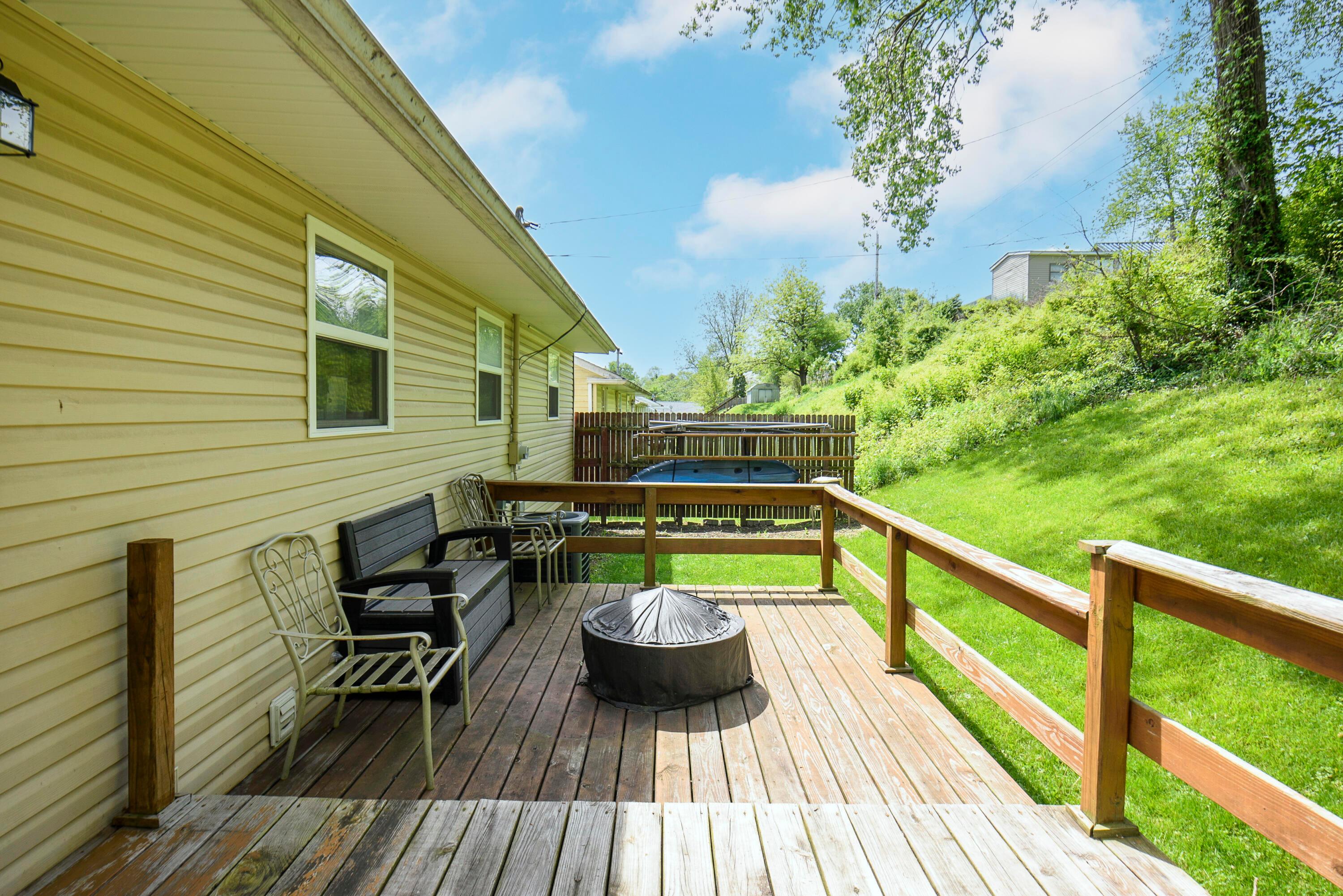 537 Brumfield Road Lancaster, OH 43130 - Photo 34 of 36 Deck
