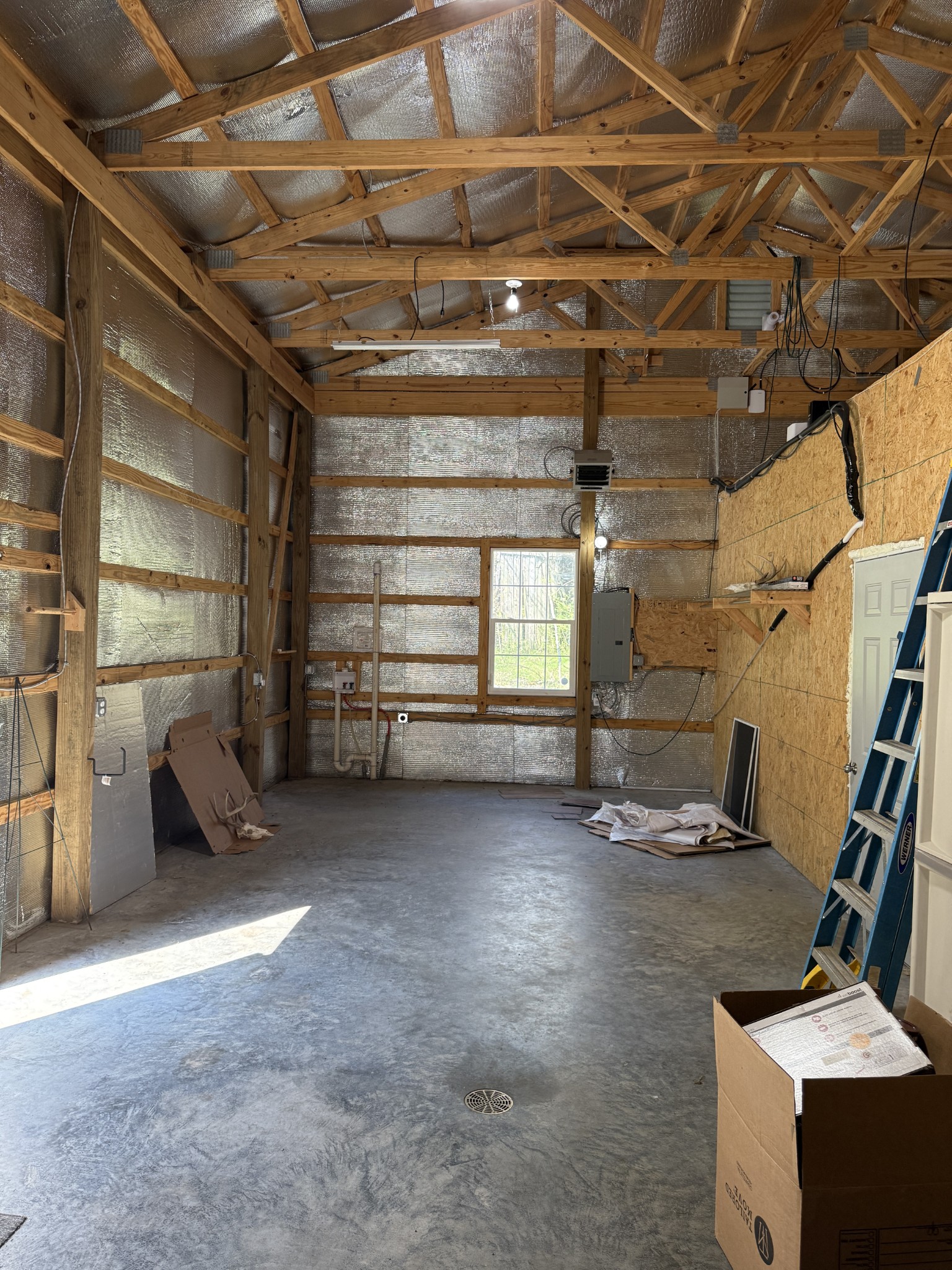 855 Lick Creek Road Hartsville, TN 37074 - Photo 34 of 76 a view of a room with gym equipment
